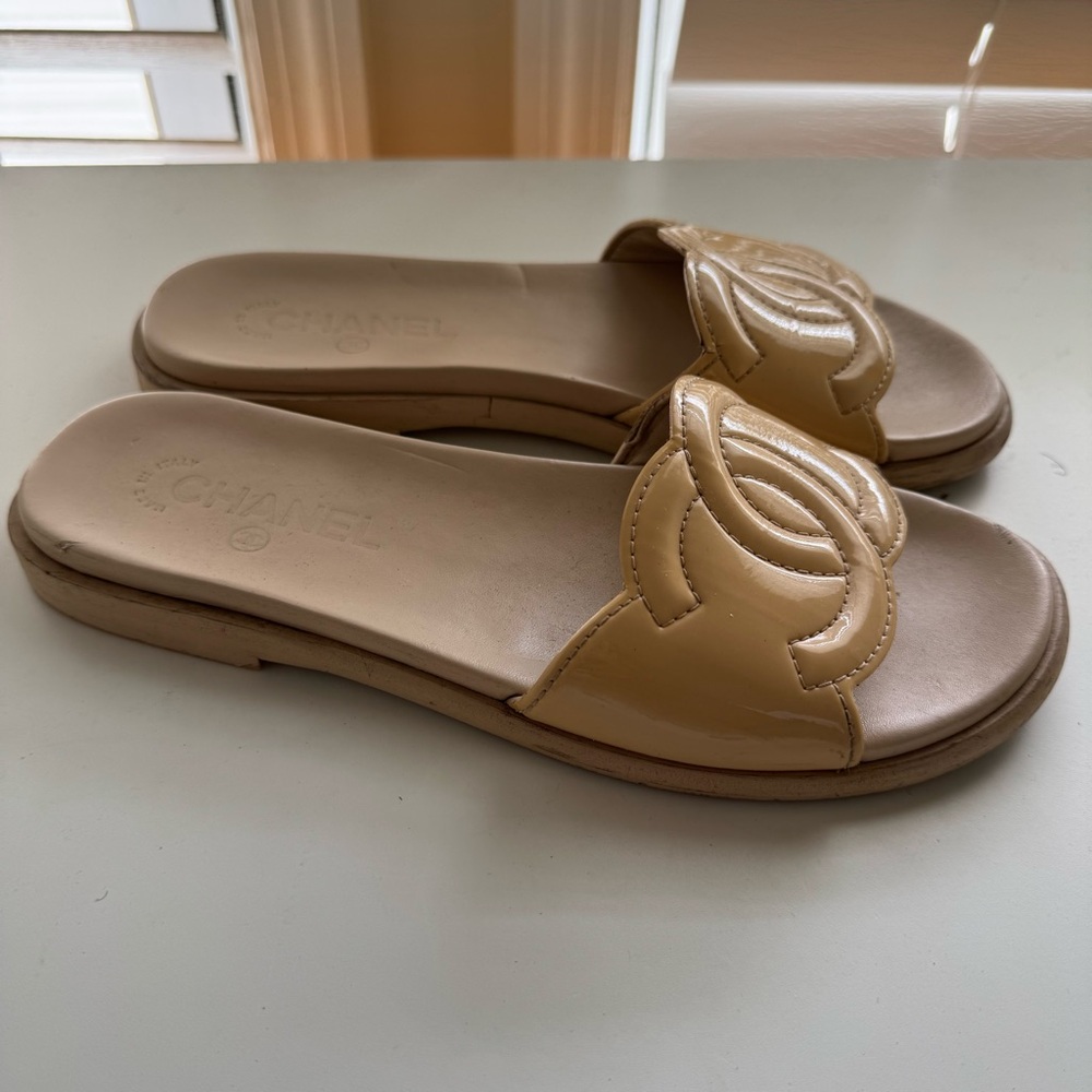 Chanel Tan Minimalist Leather Sandals - Picture 2 of 4